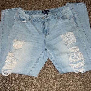 Ripped Lightwash Jeans